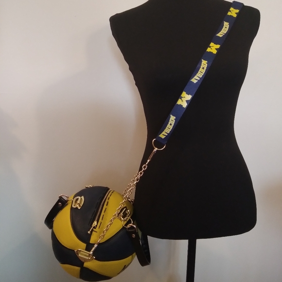 LIMITED EDITION HANDMADE "MICHIGAN" Basketball Purse - Picture 14 of 16